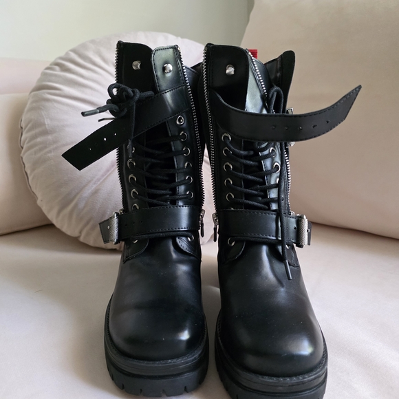 Black Combat  Boots with Red Accents 7.5 - Picture 9 of 10